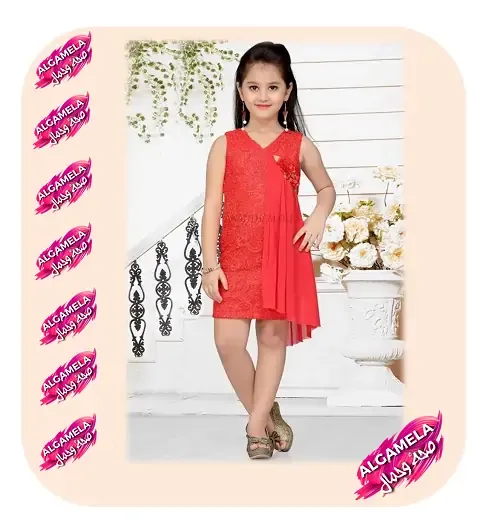 كت أنيقة بالإضافة إلى إكستنشن بـ أحد النصفين من الصدر، يمنحها إطلالة جريئة و مختلفة في كل مناسبة.