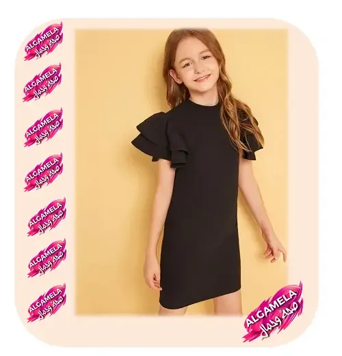 فستان أسود قصير بأكمام منتفخة