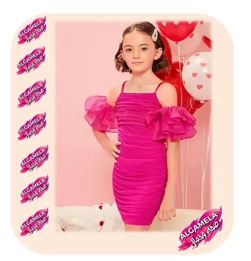 سواريه أطفالي بكسرات ناعمة في فستان وردي