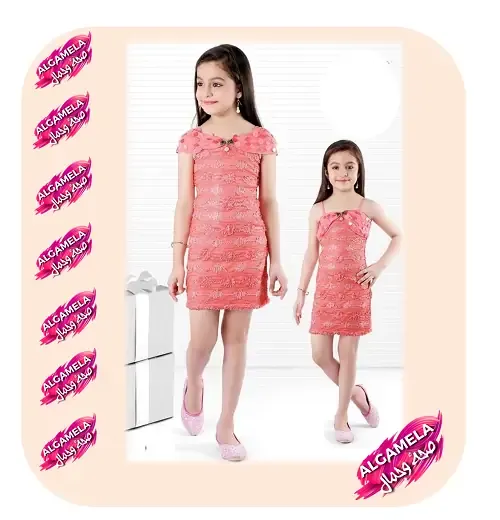 فستان وردي مع تطريز