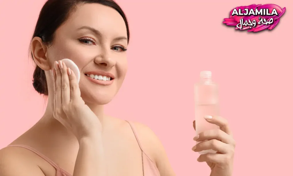 خطوات العناية بالبشرة الأساسية يوميًا : التونر